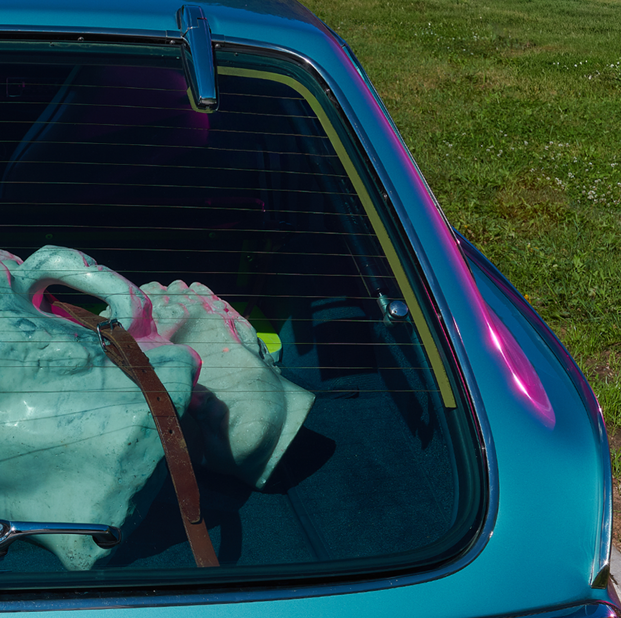 Editorial sculpture right